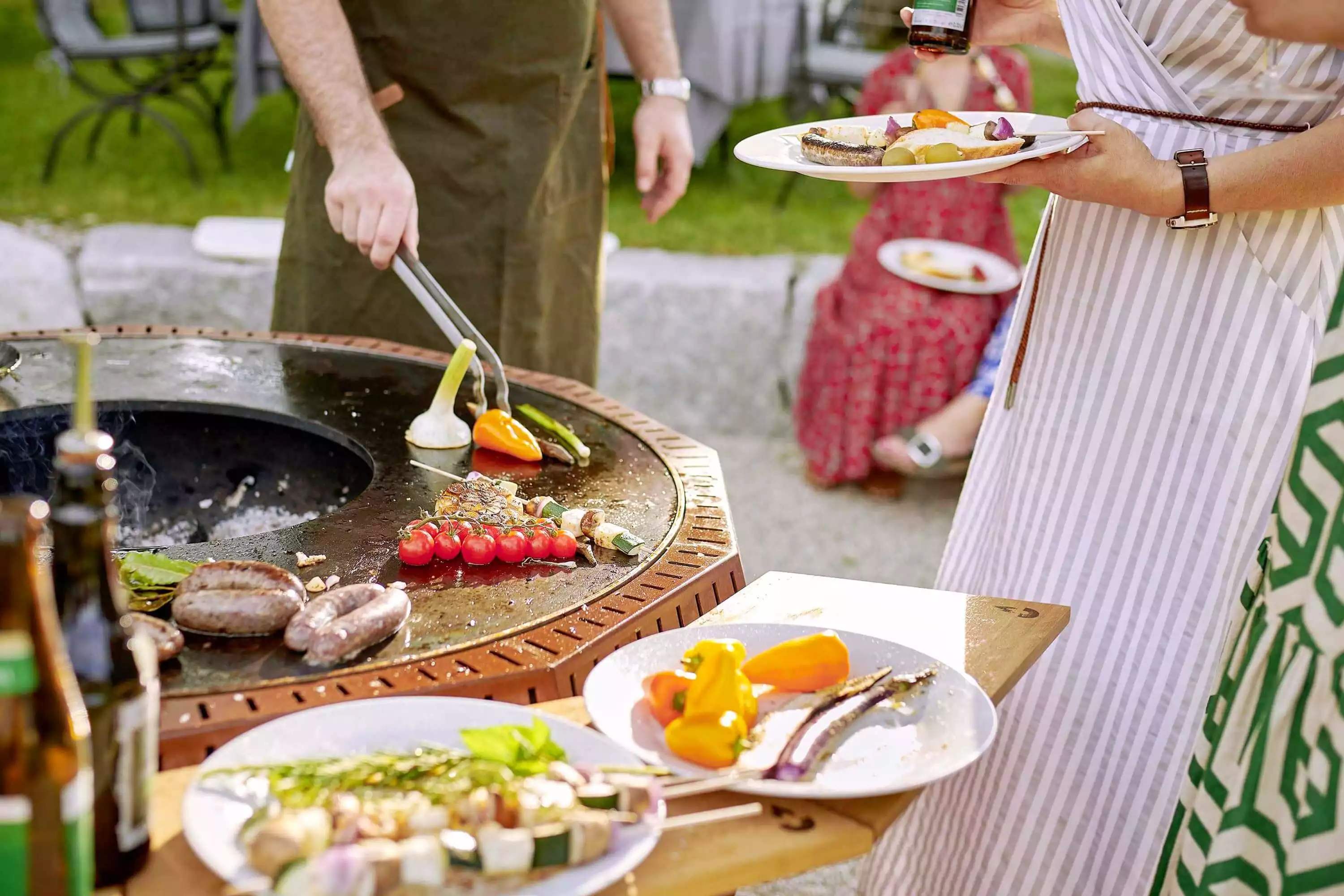 Grillen mit Genuss über dem offenen Feuer mit Kugelblitzgrill