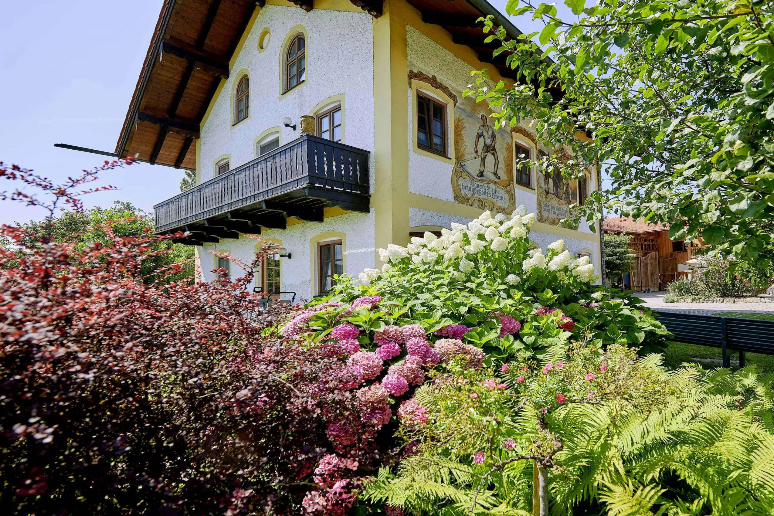 Historische Fassade mit Gemälden Kirchenmaler Zepter Gstadt am Chiemsee