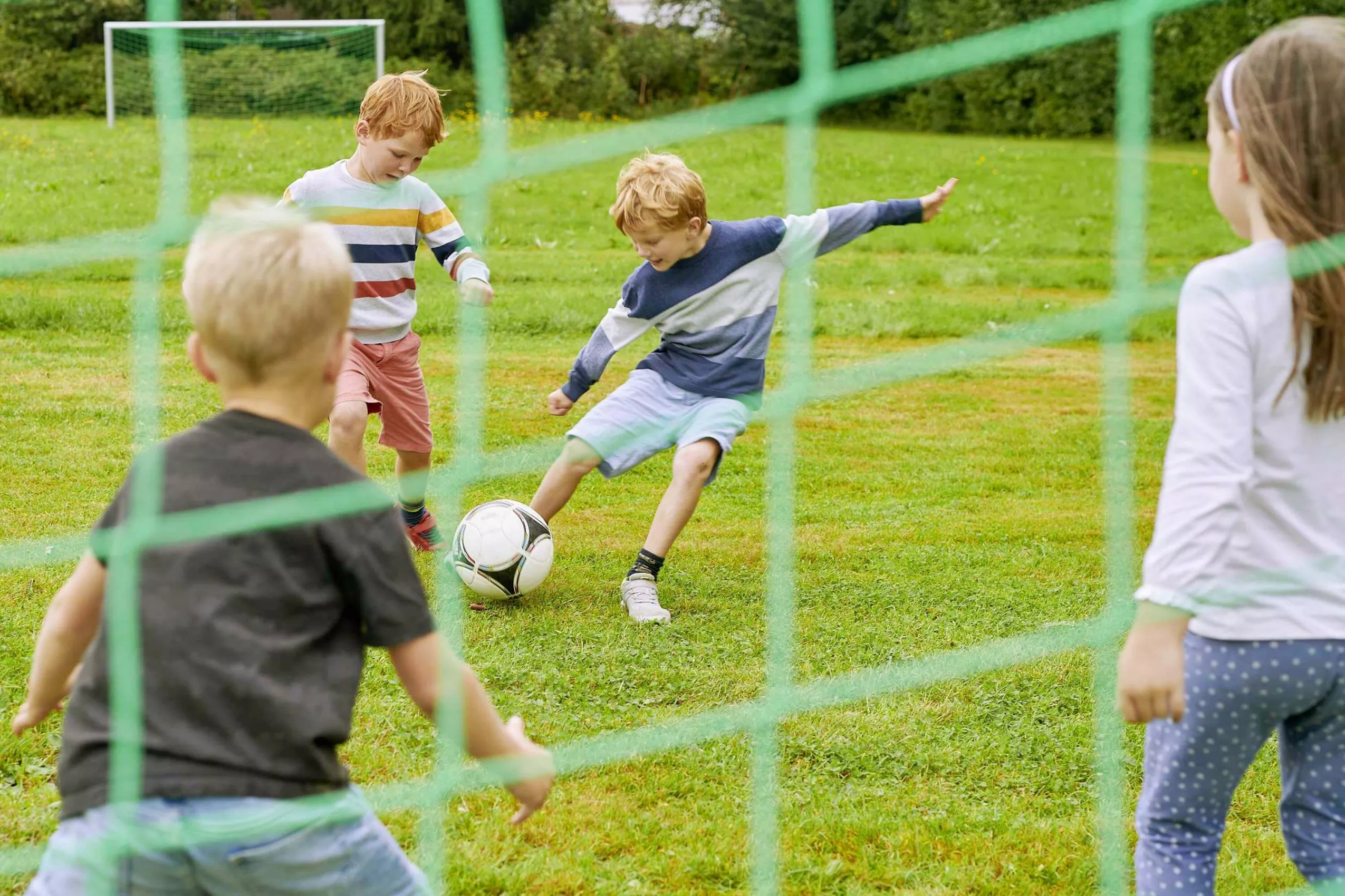 Bolzplatz nahe dem Moierhof Gstadt Fussball spielen am nahegelegenen Bolzplatz in Gstadt