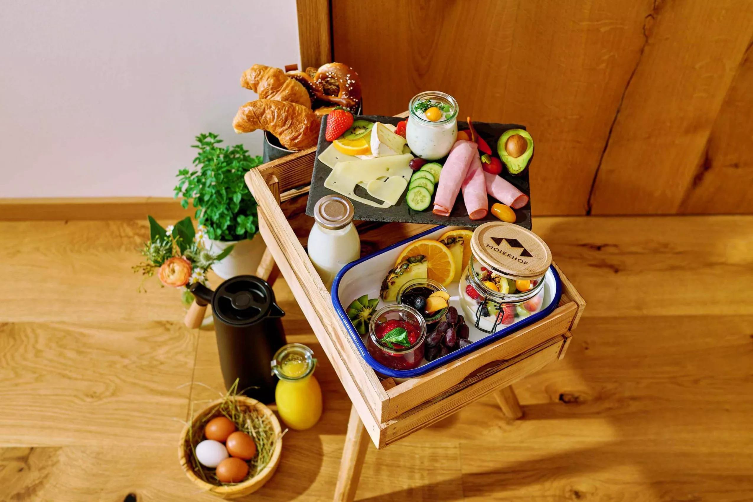Frühstückskorb am Moierhof Frische und regionale Spezialitäten
