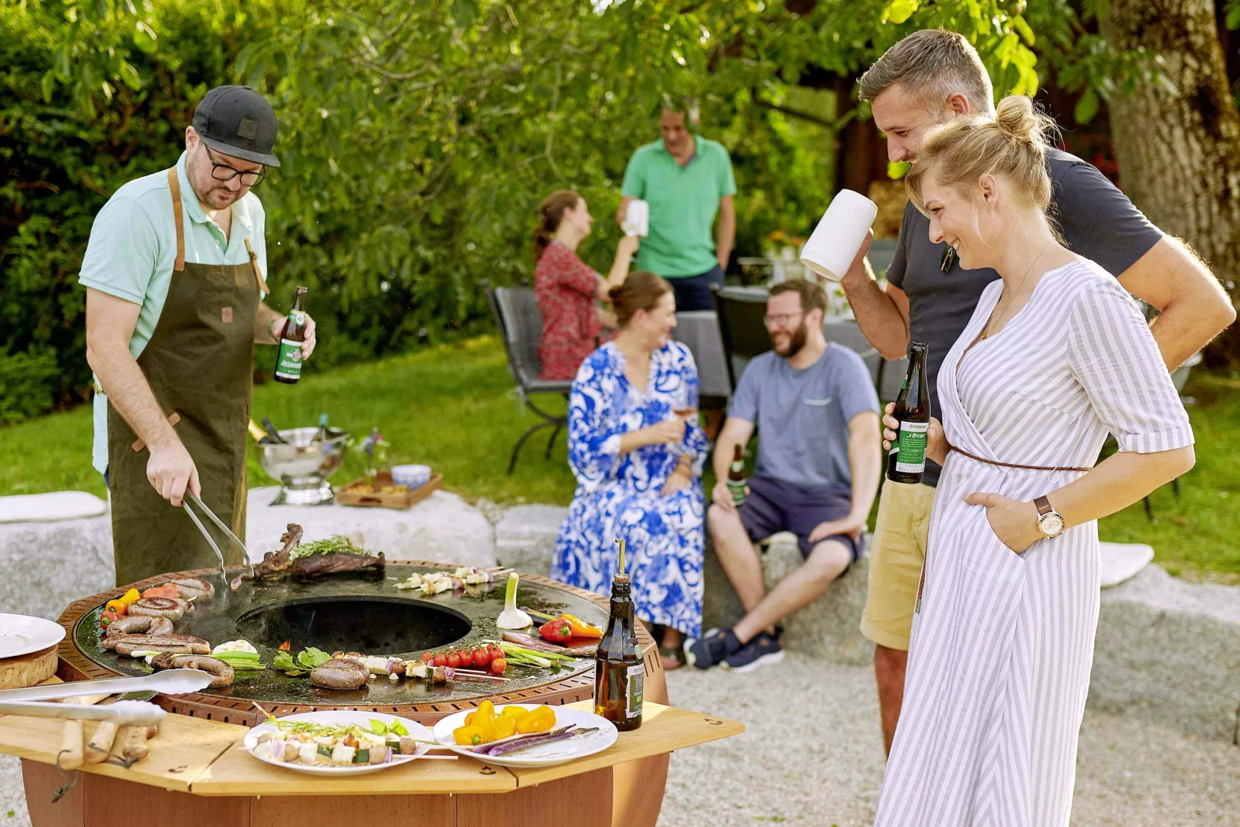 Geselliges Beisammensein am Grill Tagesausklang am Grillplatz