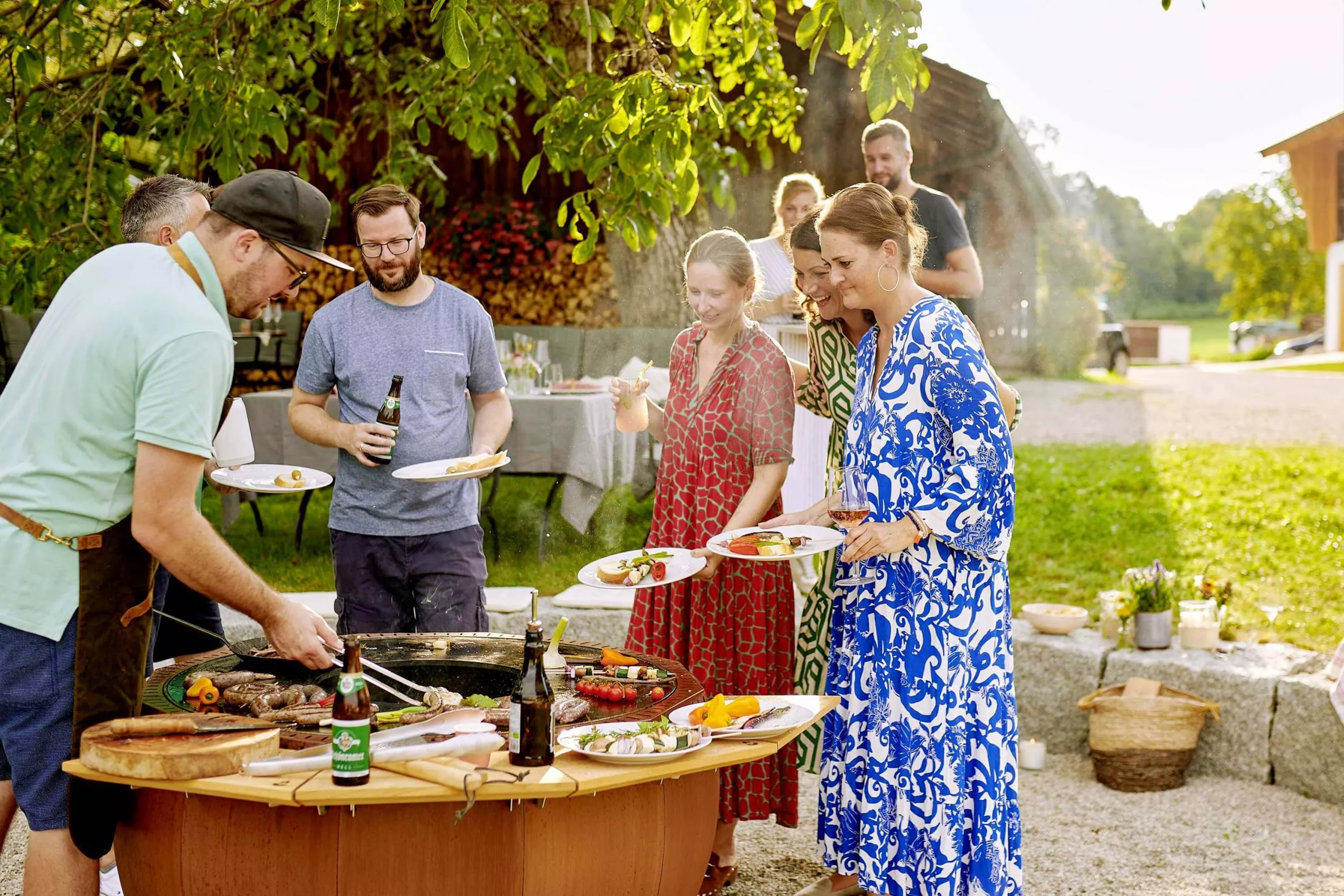 Barbecue am Grillplatz Erholung nach Seminar Tagung am Moierhof Gstadt