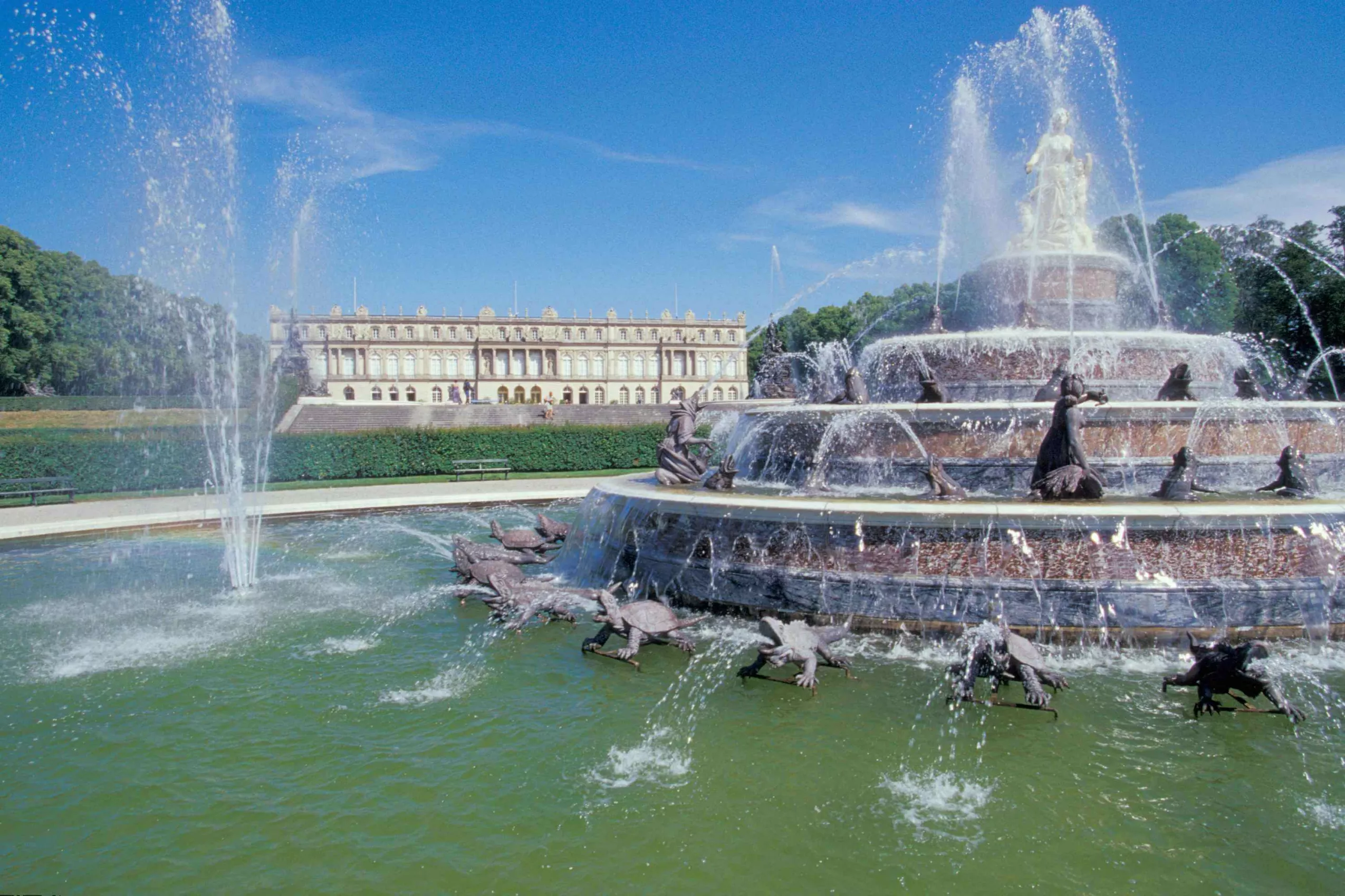 Brunnen Schloss Herrenchiemsee Schlossführungen Herreninsel