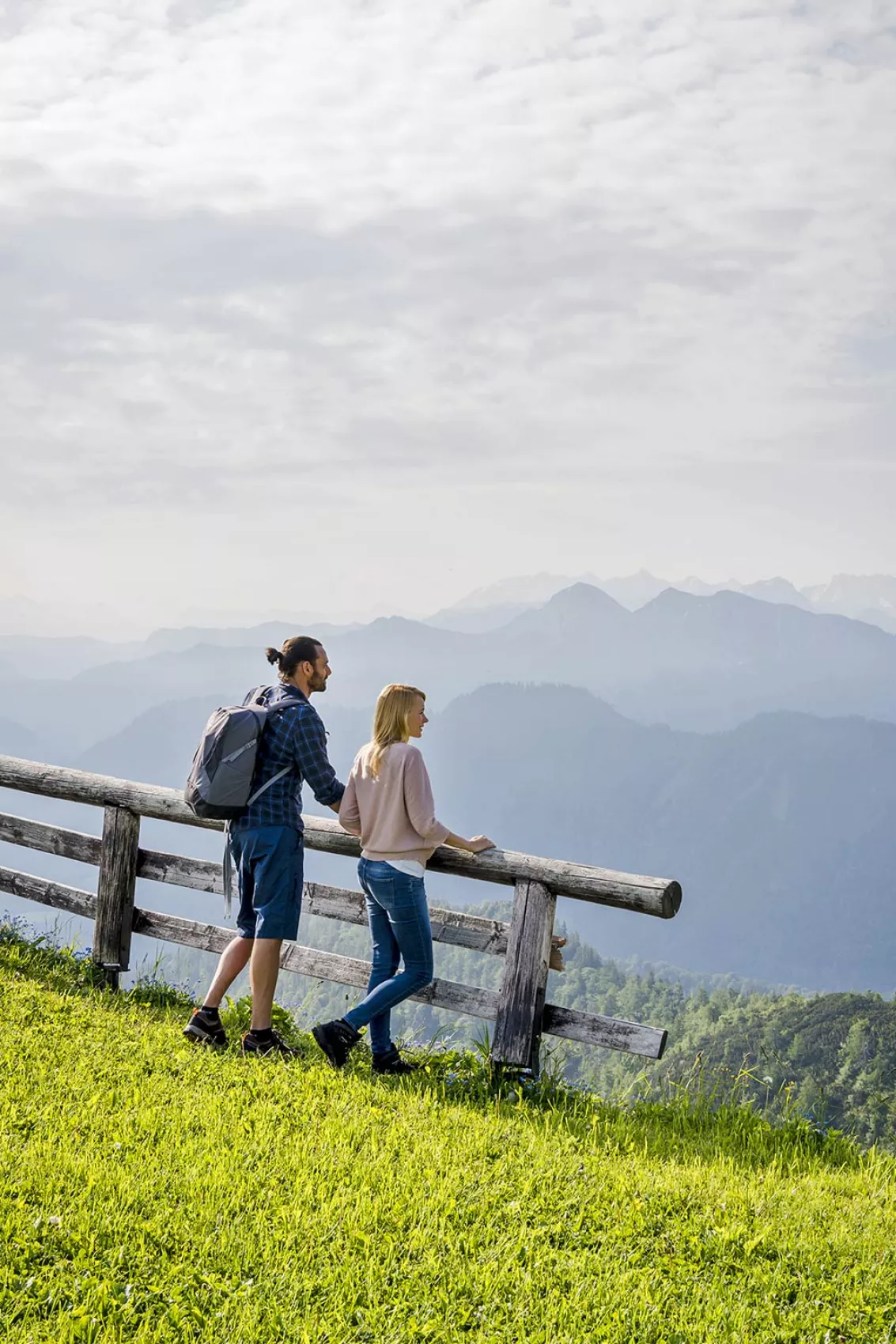 Frische Bergluft schnuppern bei malerischem Ausblick in die Bergwelt