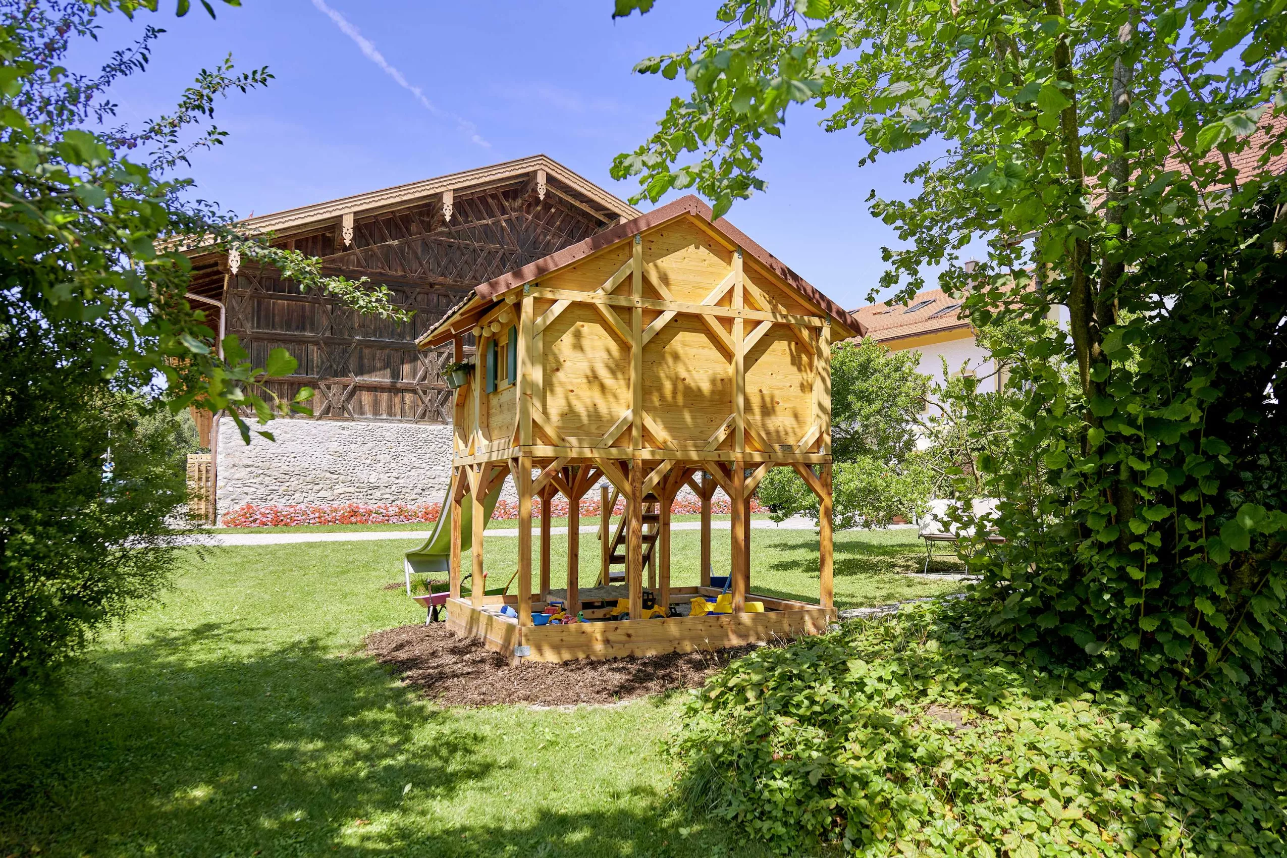 Glückliche Kinderaugen Spielplatz am Moierhof Gstadt Chiemsee